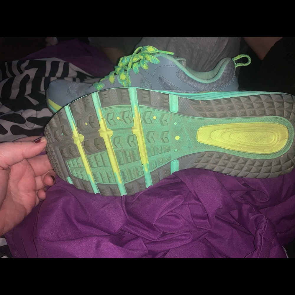Nike - Picture 3 of 5